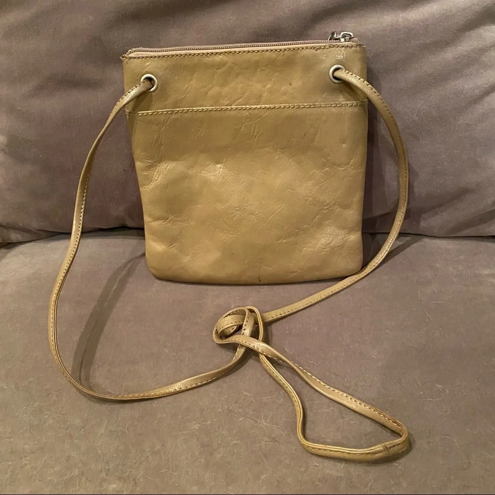 Clarks Tan Leather Crossbody Bag Vintage $30 OBO - Picture 3 of 6